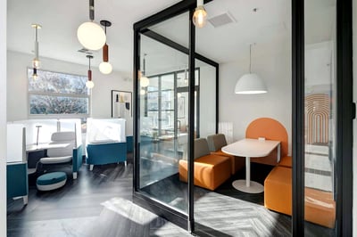 Modern and Bright Breakout Space for Up to 15 Guests, 600 Sq Ft