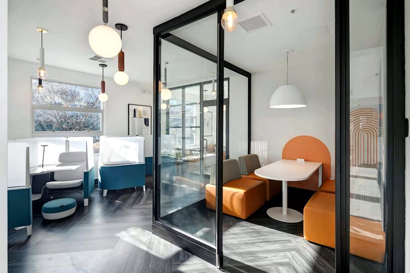 Handsome Meeting Room for Gatherings - Featured image