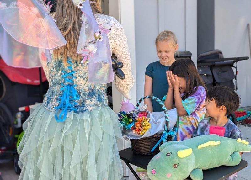 Balloon Twister and Body Artist for Kids Birthday and Birthday - Gallery image