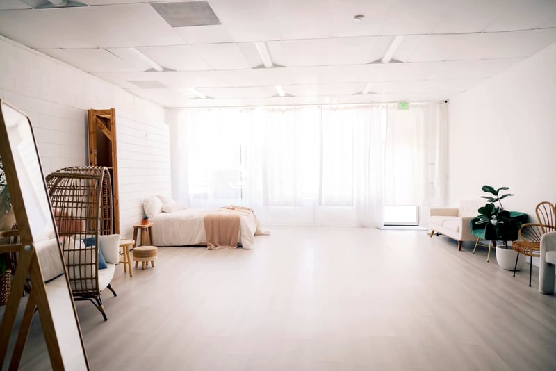 Intimate Photo Studio with Natural Light - Gallery image