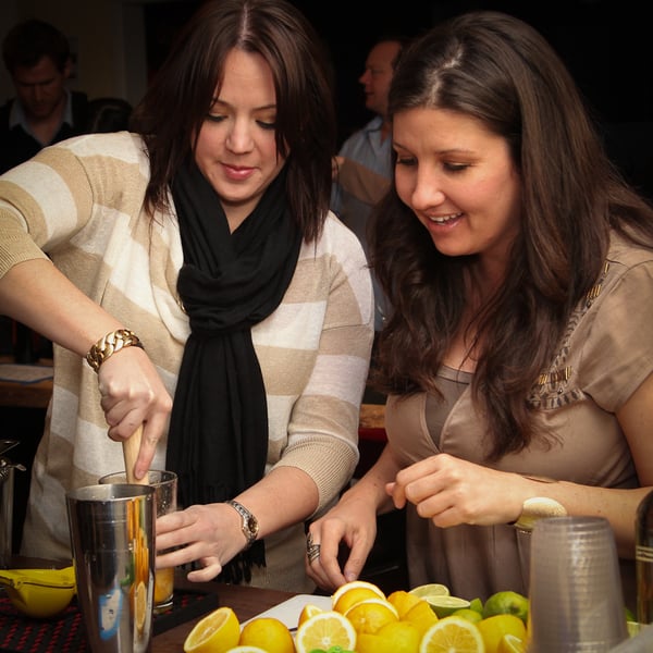 Private Group Cocktail Class: Mix a Classic Cocktail and a Sour – Experiences – photo 4
