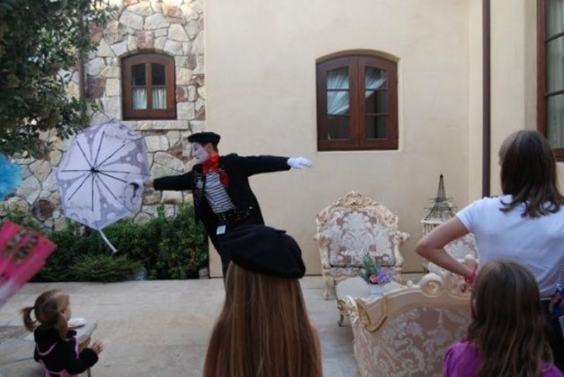 Professional Mime Entertainer for Birthdays and Anniversaries - Gallery image