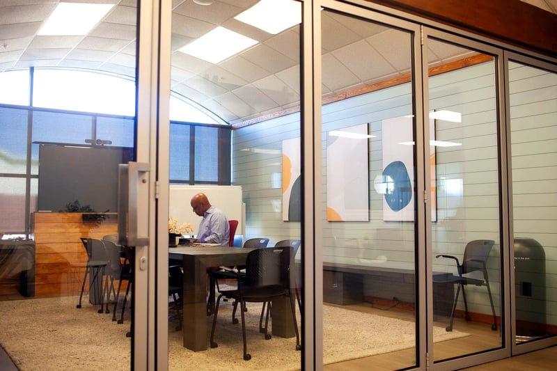 Captivating Meeting Room for Events - Gallery image