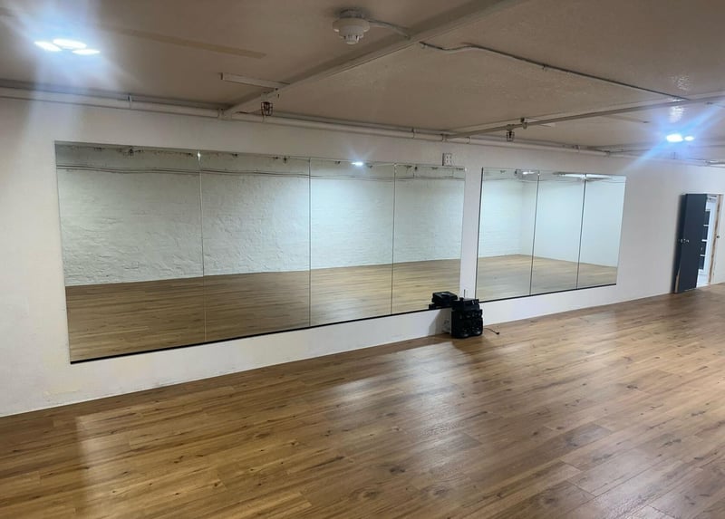 Mirrored Dance Studio Event Venue - Gallery image