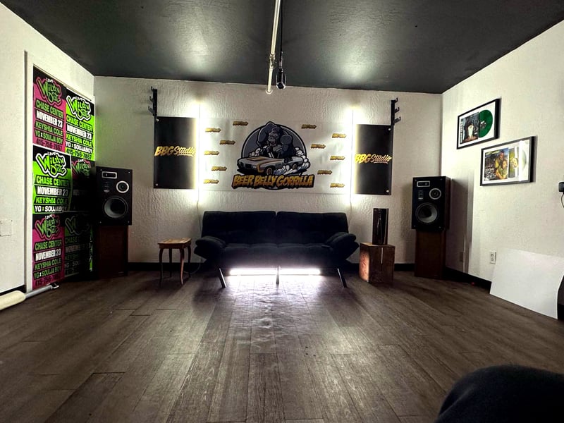 Intimate Photo & Video Studio for Events in Southwest Annex - Gallery image