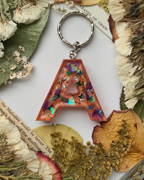 Floral Resin Jewelry Workshop: Earrings, Pendants, Keychains - Gallery image