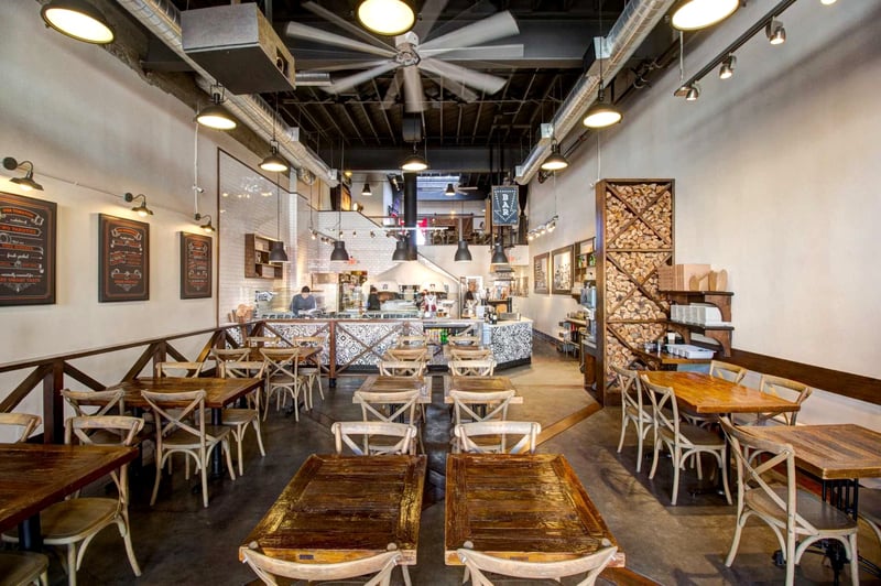 Elegant Restaurant for Celebrations in Downtown - Gallery image