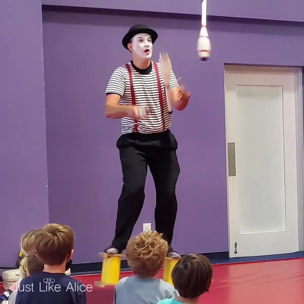 Mime Performer for Cocktail Hours and Corporate Receptions - Gallery image