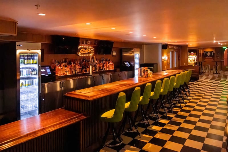 Inviting Bar & Lounge for Celebrations in Marina - Gallery image