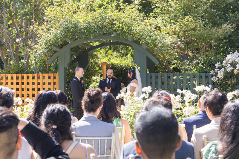Bilingual Wedding Officiant for Southern Travel Ceremonies - Featured image