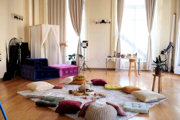 Bright Studio for Workshops and Baby Showers, Up to 25 Guests - Anniversary in Oakland - Featured image