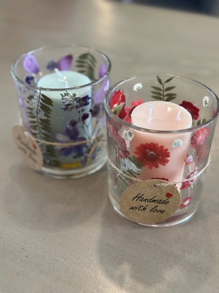 Botanical Candle Making Class: Pour a Soy Candle With Flowers - Gallery image