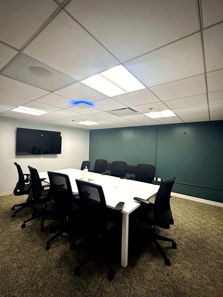 Intimate Meeting Room for Hosting in Downtown North - Gallery image