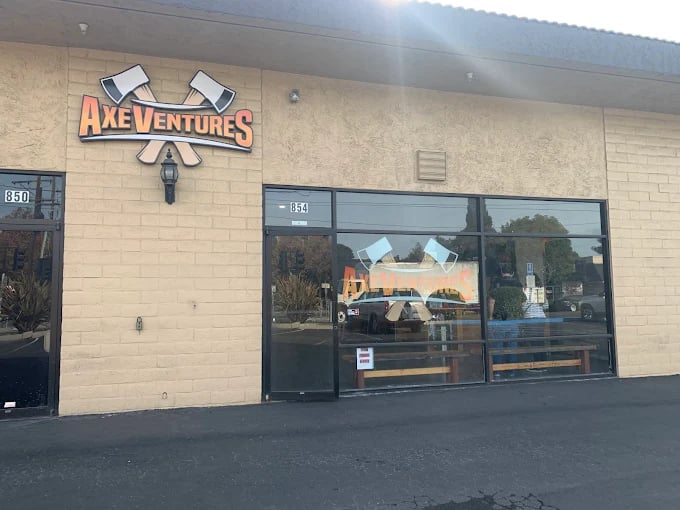AxeVentures: Corporate Axe Throwing Experience - Gallery image