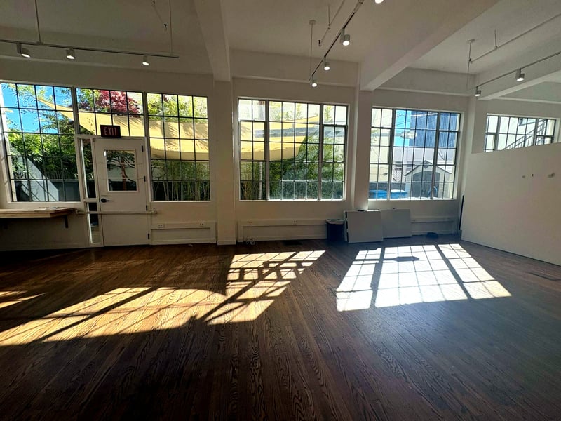 Art Studio with High Ceilings and Natural Light - Gallery image