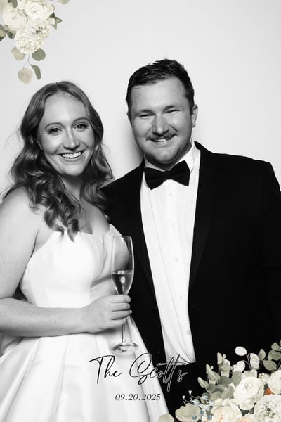 DSLR Wedding Photo Booth: Prints and Instant Digital Sharing - Gallery image