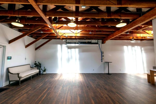 Rustic Photo Studio with Sound System for Up to 10 Guests - Holiday Party in Napa - Featured image