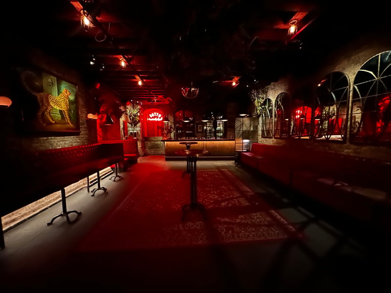 The Sotto Lounge: Private Speakeasy Ambiance - Gallery image