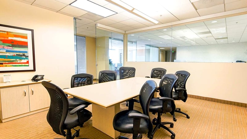 Captivating Meeting Room for Celebrations - Featured image