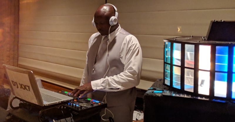 Veteran Turntablist DJ for Upscale 90s/00s Hip-Hop & R&B Events - Featured image