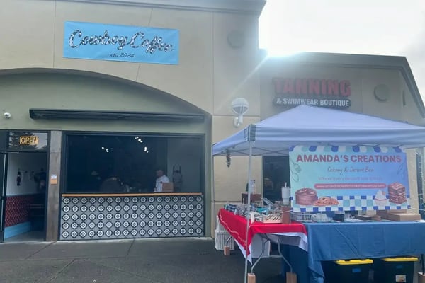 Custom Wedding Cake - Engagement - Featured image