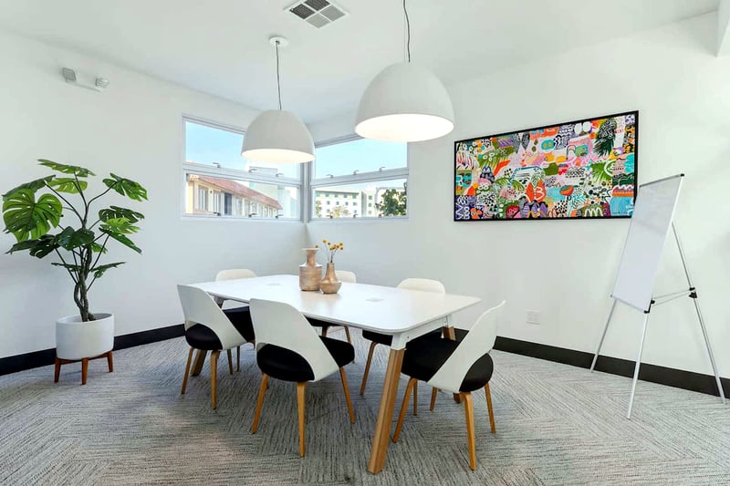 Sophisticated Meeting Room for Your Next Event - Gallery image