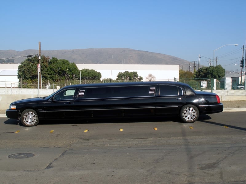 8 Passenger Stretch Limousine Luxury Rental for Weddings & Events - Featured image