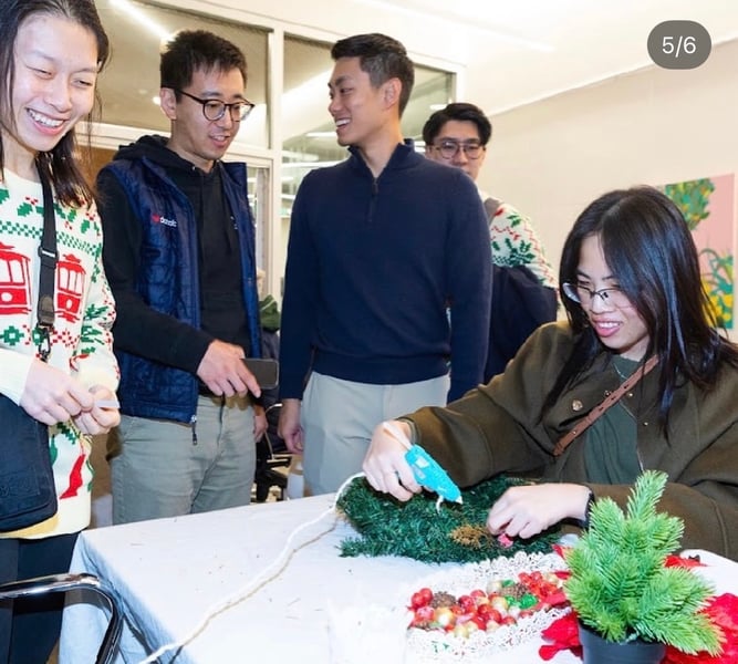Holiday Wreath Decorating Workshop - Gallery image