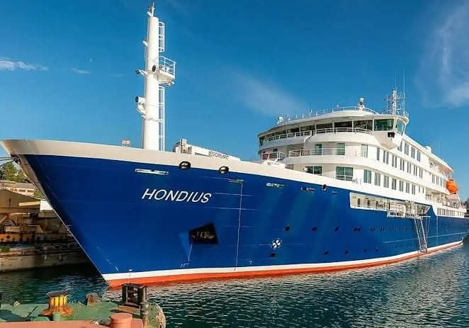 Hantavirus Outbreak on Expedition Cruise Ship MV Hondius: Three Deaths, Vessel Anchored off Cape Verde