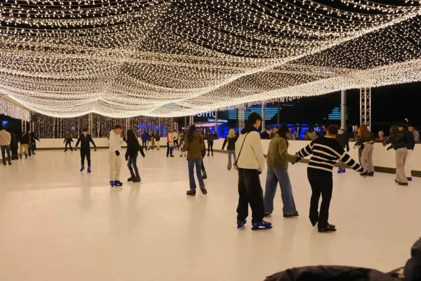 ¡Alicante inaugura la pista de hielo navideña más grande de la región para 2025–2026!