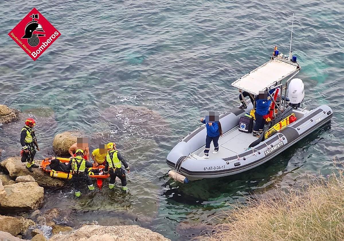 Спасатели Аликанте провели две сложные операции за выходные