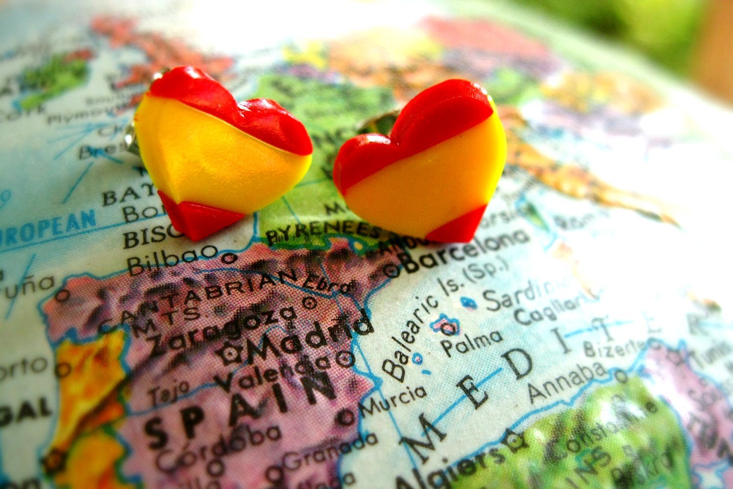 Why Expats in Spain Complain About Healthcare While Foreigners Come Here to Get Treated: The Paradox of One System