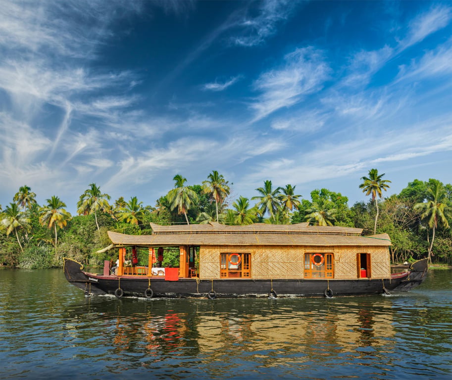 India Travel Guide: From Kerala Backwaters to Northern Heritage Sites
