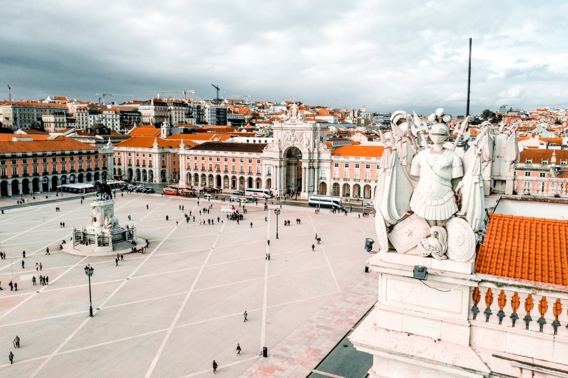 The Best Time to Visit Portugal: Lisbon, Porto, the Algarve, and the Douro Valley by Season
