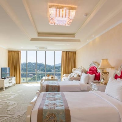 The Grand Kandyan , Kandy