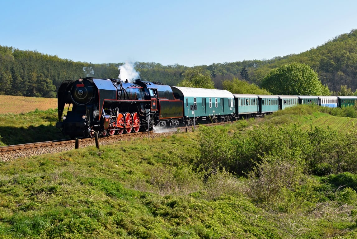 The Rail Revival: Why Slow Travel Is the New Ultimate Escape