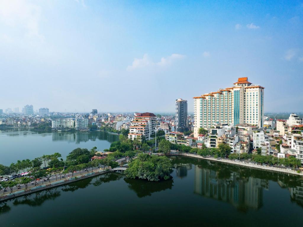 Pan Pacific — luxury hotel