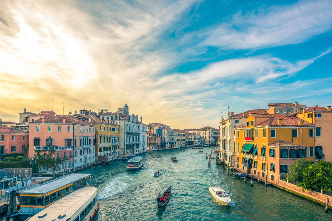 Go with Confidence: The Complete Guide to Travelling in Italy
