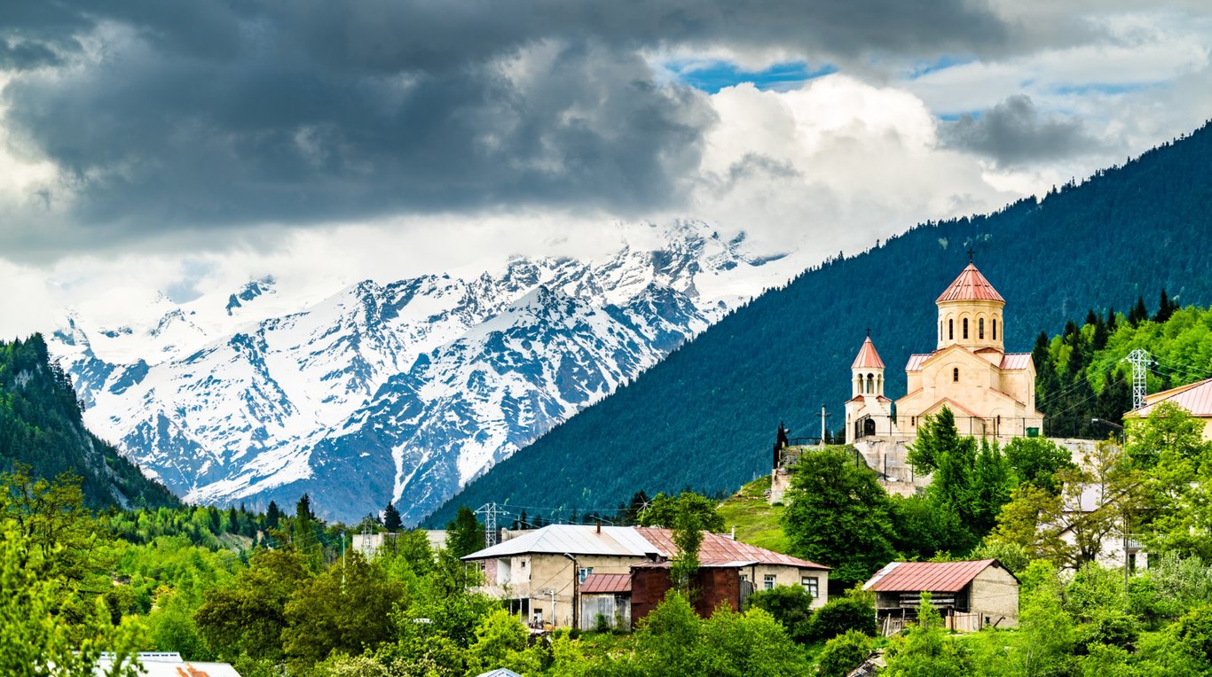 The Best Time to Visit Georgia – Tbilisi, Kazbegi, Batumi, and the Wine Region by Season