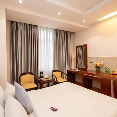 Cap Town Saigon Hotel or Simialr