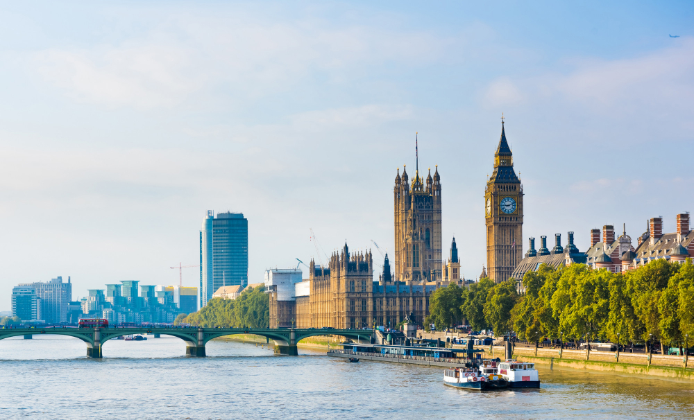 Go with Confidence: The Complete Guide to Travelling in the United Kingdom