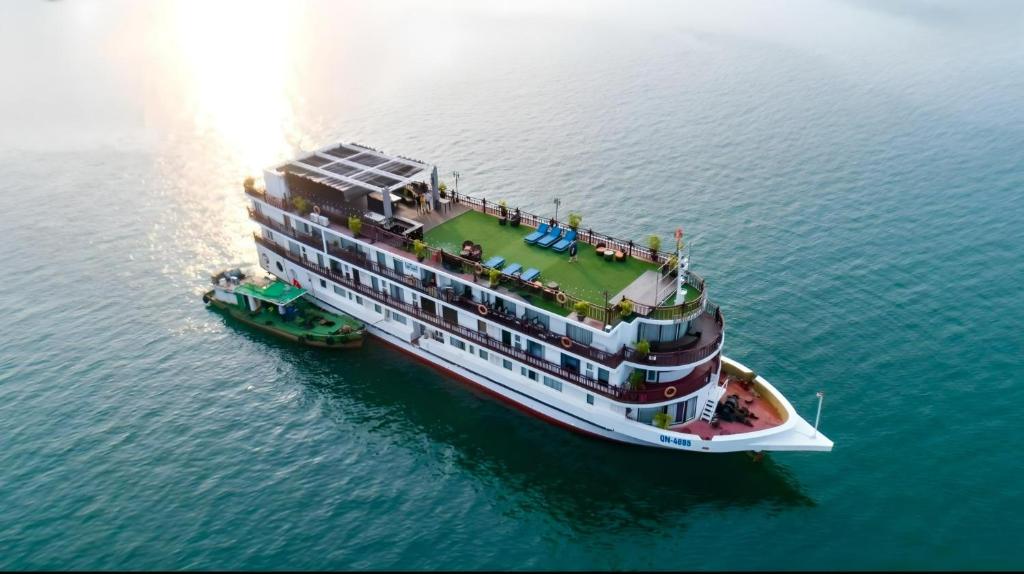 Amanda Luxury Cruise — luxury hotel