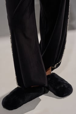 AKIRA Rhys Fuzzy Flat Shoes | Black | Size 8