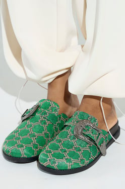 AKIRA Azalea Wang Informer Snake Clog Shoes | Green | Size 6