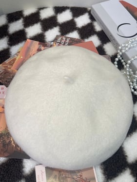 100% Wool Retro Hand-Knit Beret - White / One Size