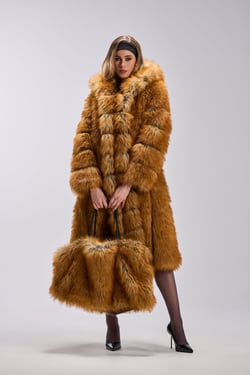 AKIRA Old Money Faux Fur Coat | Size Large/XL