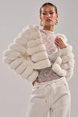AKIRA Popcorn Faux Fur | White | Size 1X