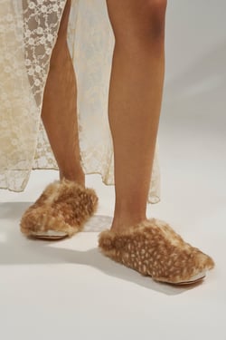 AKIRA Azalea Wang Upnettee Multi Bambi Print Fur Clog Shoes | Brown | Size 10