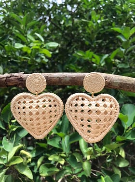 Heart Handwoven Iraca Palm Earrings - Natural