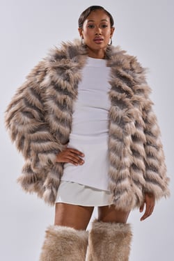 AKIRA Showbiz Baby Faux Fur | Size 1X/2X